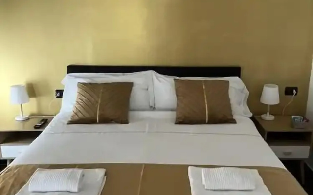 Genova Gold Rooms