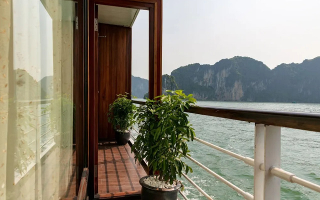 Pelican Halong Cruise