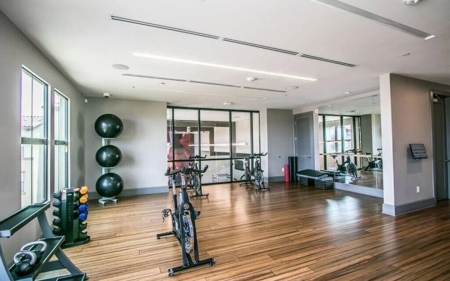 Rooftop Pool, Views, Close to Shops & Dining 1131