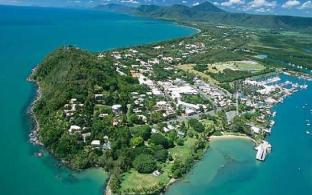 Cairns Beach Holiday Apartment