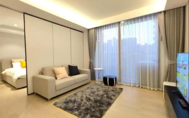 Circle Sukhumvit 11#Luxury#Pool#Gym#BTS Nana&MRT Sukhumvit#1BR#Max2ppl