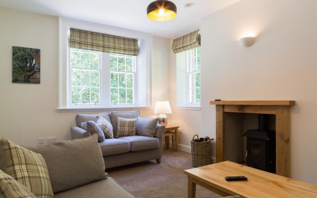 Luxury Lodge With Garden in the Grade II Listed Netherby Hall