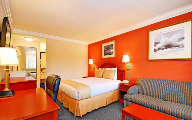 Aura Inn Monterey