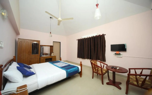OYO 15517 Kms House