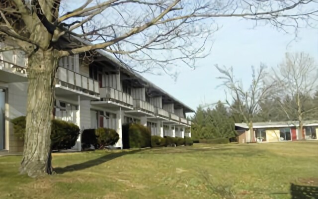 Black Horse Lodge & Suites