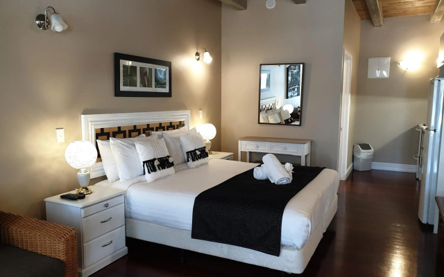 Seaport Village – Guest Rooms – Russell