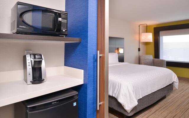 Holiday Inn Express & Suites Olathe West by IHG