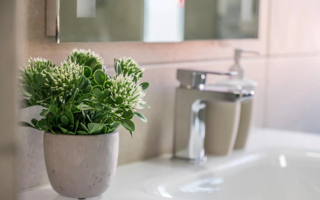 Beacon Wharf , George Hay 6 Seafront Accommodation