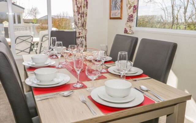 Superb detached lodge located on Skipsea Sands