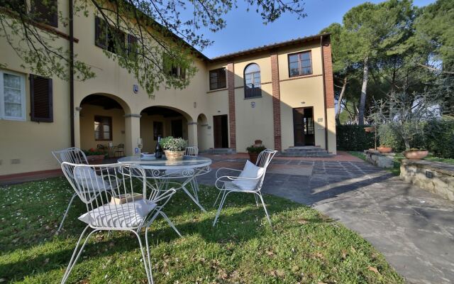 Fattoria Pagnana suites and pool