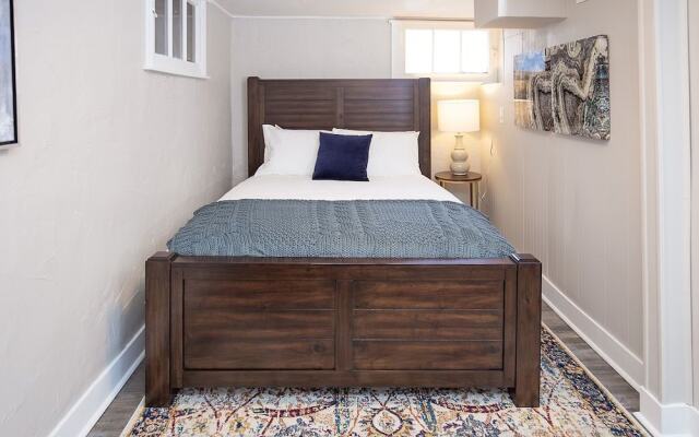 Cozy Carriage House, Walk to UNC, Free Bikes