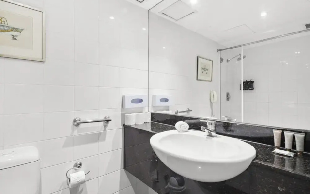 Bright Studio With Pool Access in Parramatta