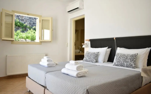 White Orchid Cave House & Studio