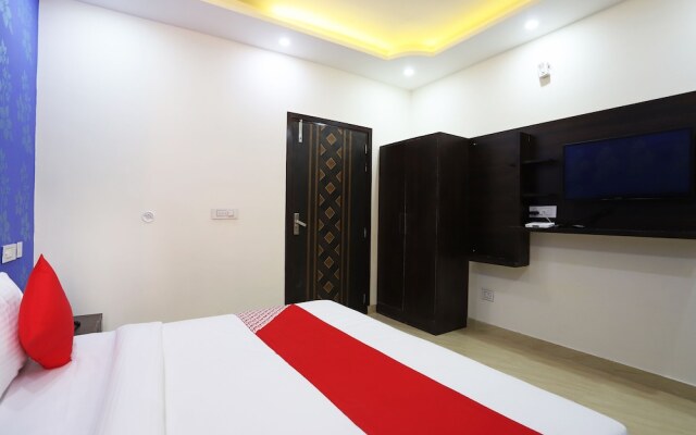 Oyo 42619 Diamond Key Residency