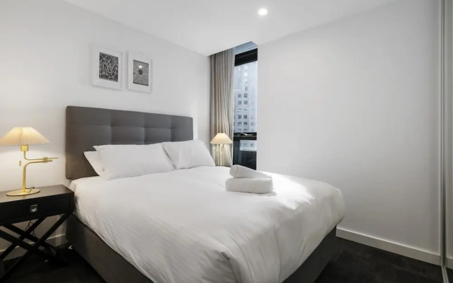Sleek Southbank 2-bed Apartment With Balcony Views – Guest Rooms – Melbourne