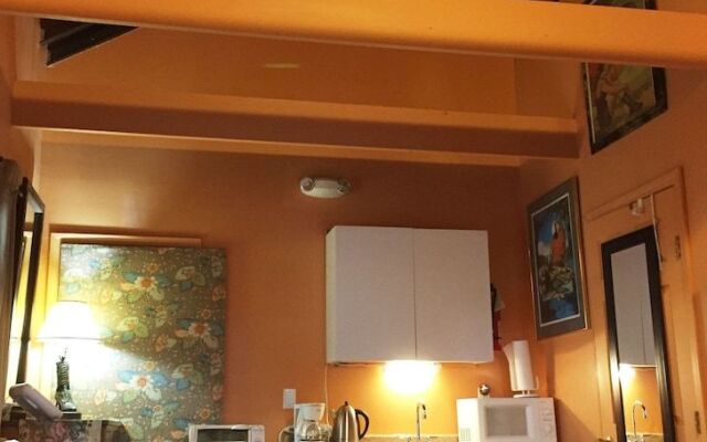 1870 Banana Courtyard French Quarter B&B