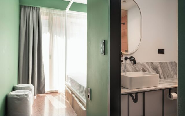 Zeus is Loose Hostel