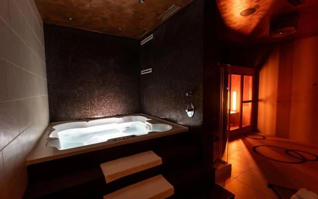 Roset Hotel & Residence