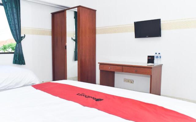 RedDoorz near Lenmarc Mall Surabaya
