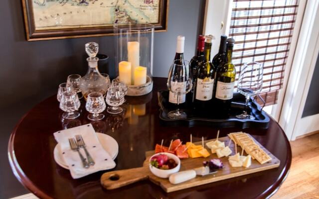 AVA House Bed & Breakfast