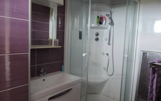 Luxurious 2-bed Appartment in Mandre With Pool