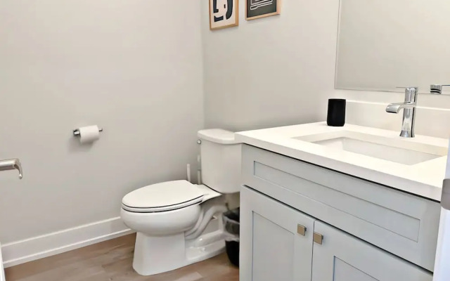 Modern 4BR with Parking - WV rep 4