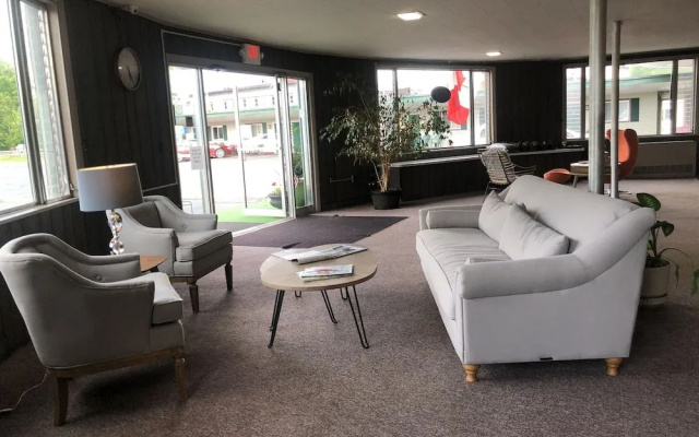 Lancaster Motor Inn