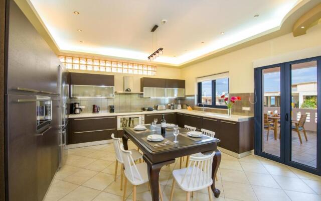 Manolia Dream Apartment 3-bedrooms 30m to the beach