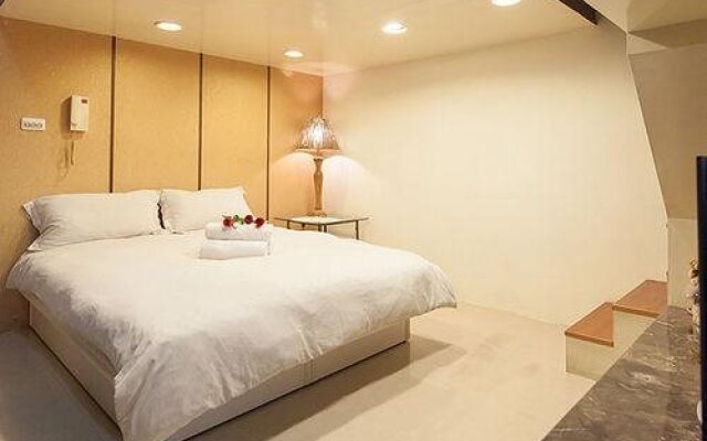 Kaohsiung near Main station - Girl House Bali style Quad room