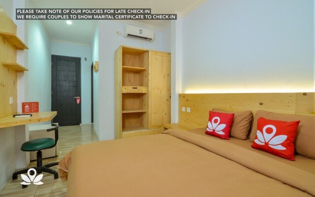 ZEN Rooms Near Darmawangsa Syariah