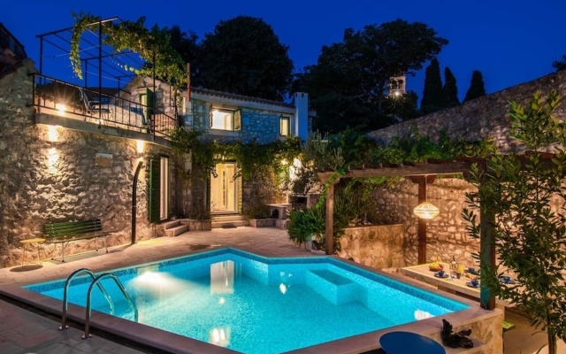 Holiday house Vjerocka - with pool : Donji Humac, Island Brac