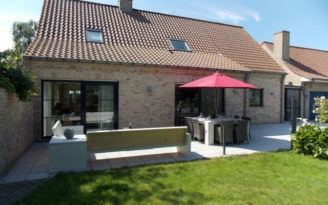 Sun-kissed Villa in Diksmuide With Garden, Sauna