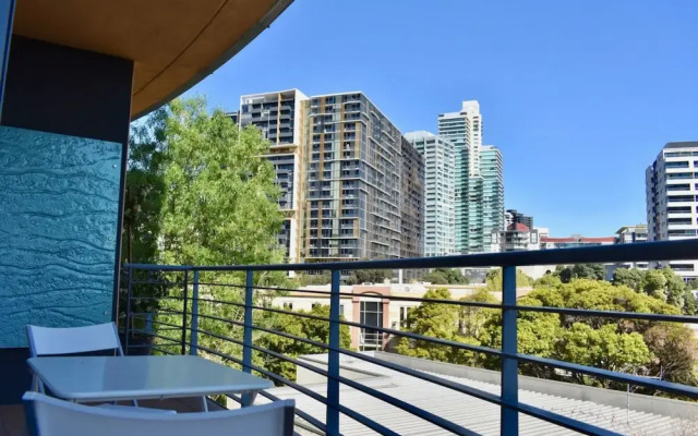 Extra Large 2 Bedroom Apartment in Melbournes Southbank