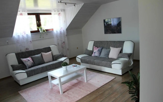 Lake House Apartment