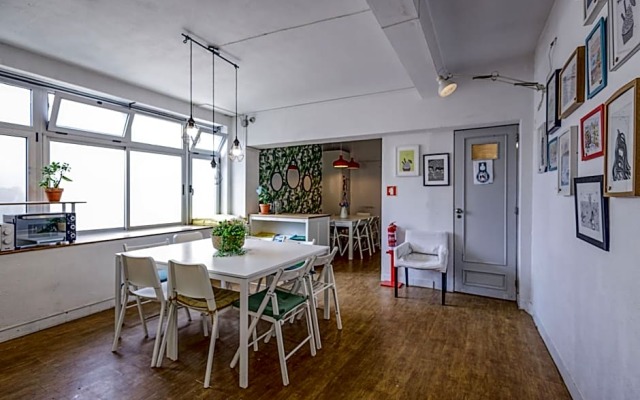 Travel & Live Porto Hostel
