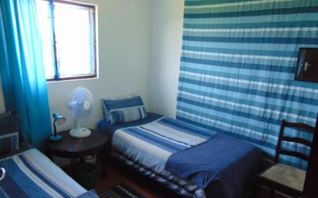 Airport Beach Backpackers