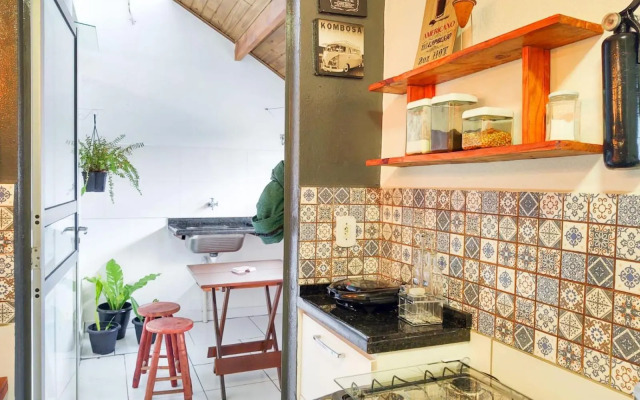 Casa de Tijolinho com Netflix e estacionamento