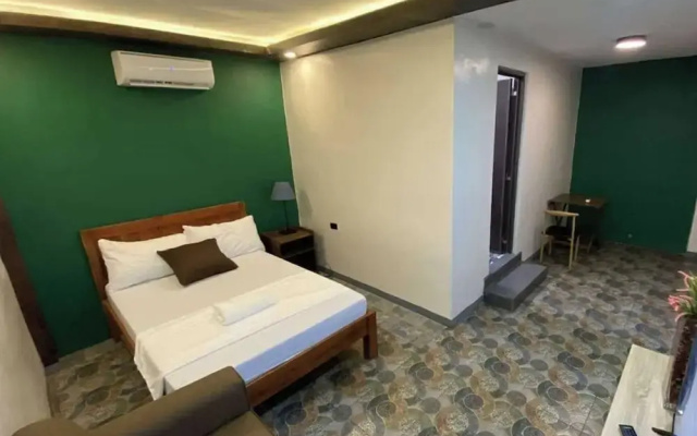 Mom Shie'S Apartelle