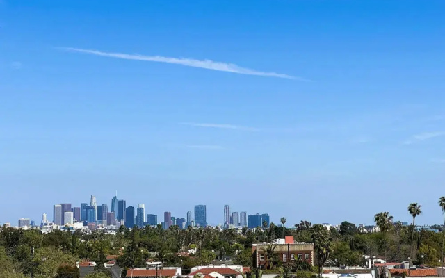 NEW LA Home W Pool GYM Parking 10 Min to Cedars