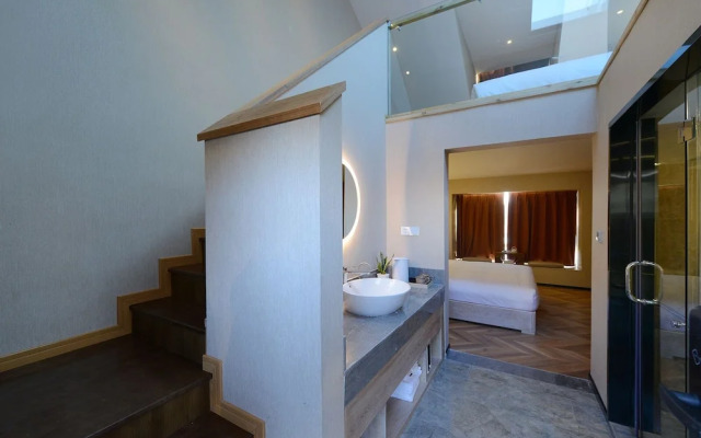 Puzhehei Xiyard Resort Hotel