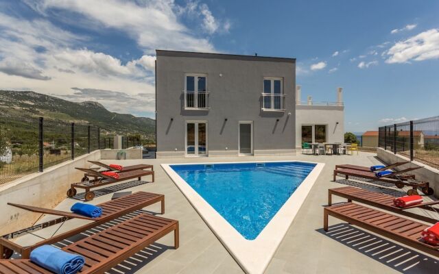 Vila Mila Kastela