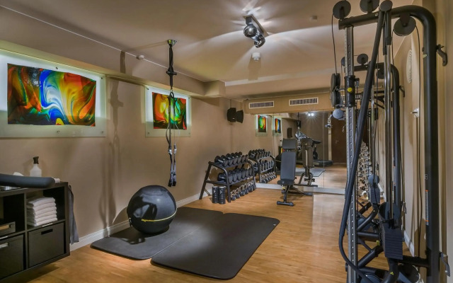 ADELANTE Boutique Hotel