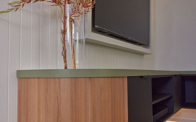 Little Palms by Burleigh Letting Co
