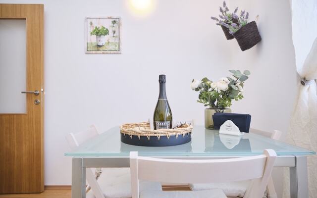 Apartment Mark by Litto