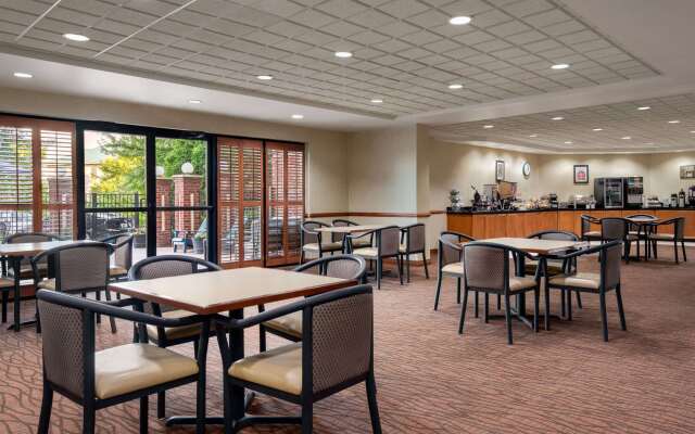 Wingate by Wyndham Louisville East
