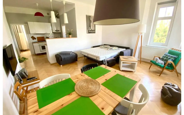 Central-Modern-Apartment