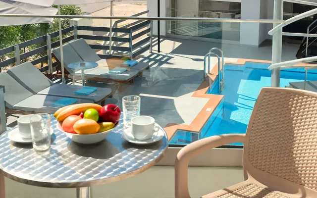 Pnoe Beachside Living