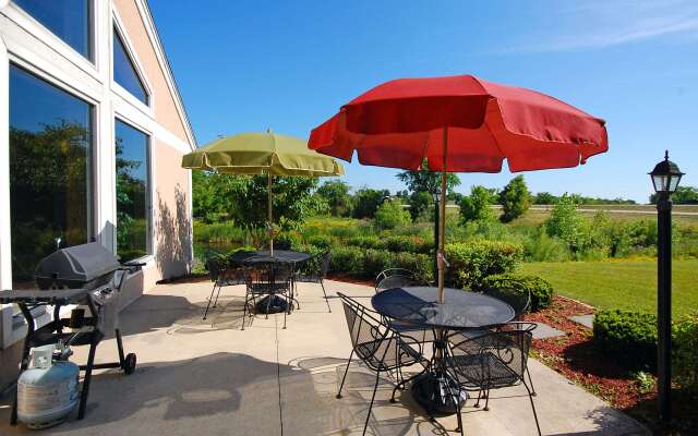 Comfort Inn & Suites Jackson - West Bend