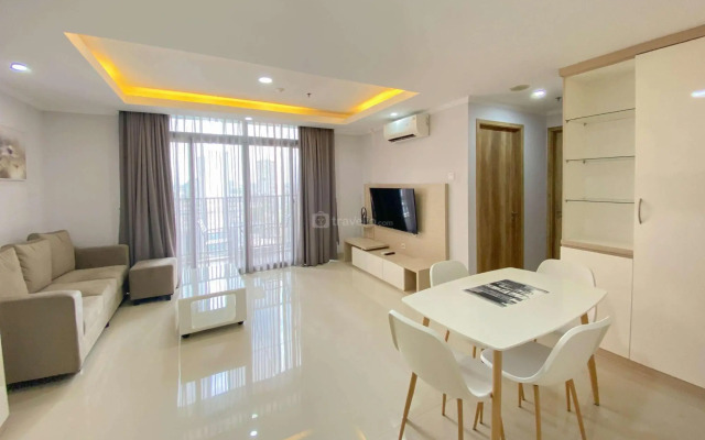 Apt Pejaten Park 2 BR Luas dgn Swim Pool & Netflix