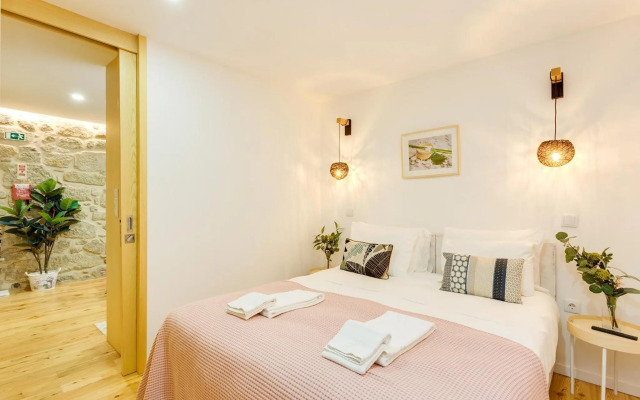 Riverside 2 Bedroom Apartment by DA'HOME